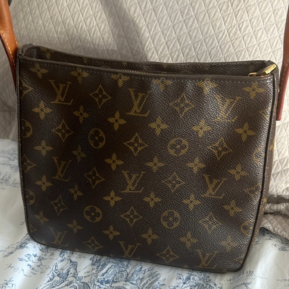 Authentic Louis Vuitton Monogram Looping MM Shoulder Bag. - Picture 2 of 14